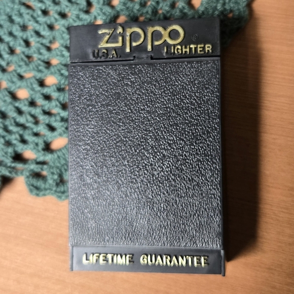 Marlboro Zippo Compass Lighter and Leather and Metal Ashtray Set NIB/NWT - Picture 16 of 16